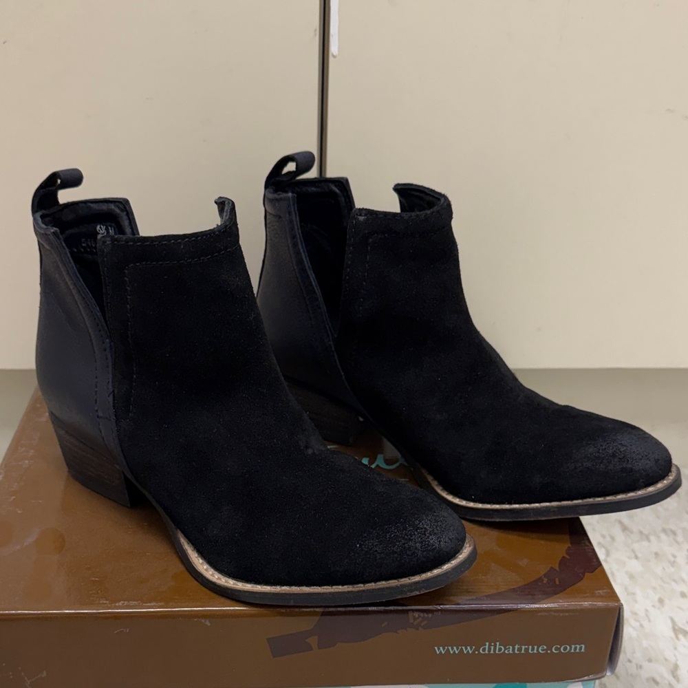 Elegant Black Ankle Booties
